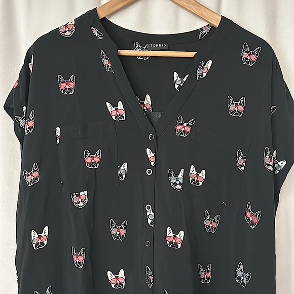 Torrid Super Cute Black French Bulldog Short Sleeve Shirt Top **Size 2**🐾🐾 - Picture 3 of 4